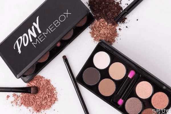 眼影闪粉怎么用？偏光和珠光眼影有什么区别