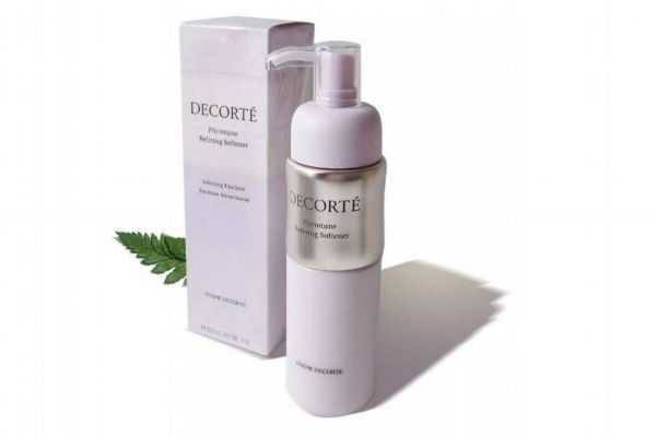 为什么乳液不能涂眼周？涂护肤品要避开眼周吗