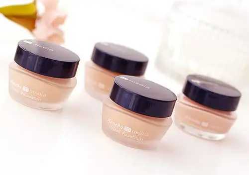 皮肤黄的人适合用粉底霜吗