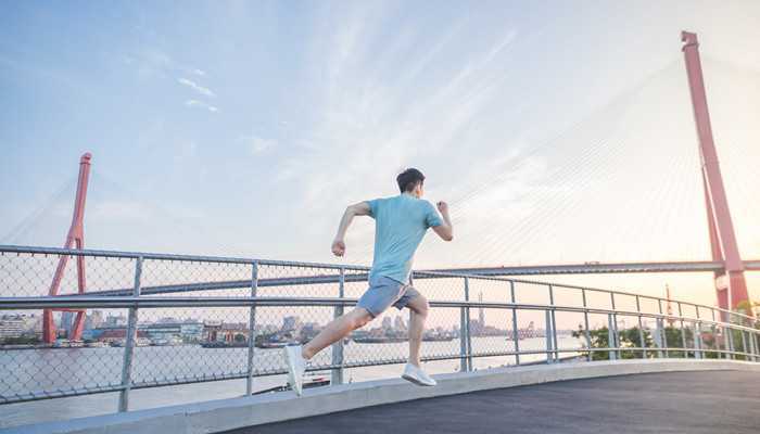 夜跑吃饭前跑还是饭后 夜跑吃饭前跑还是饭后