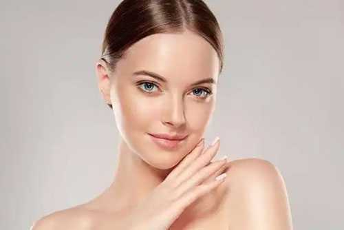 卸妆乳适合白天用还是晚上用？卸妆乳的最佳使用时间