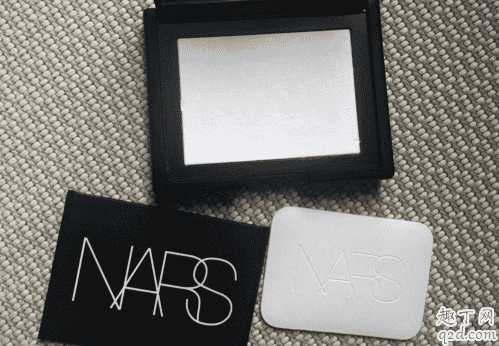 花西子散粉和nars散粉哪个好?