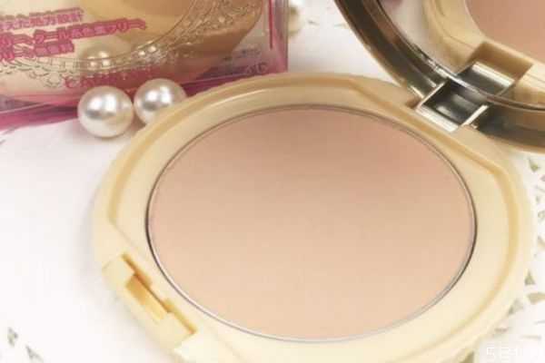 粉饼和散粉有什么区别？粉饼可以代替定妆粉吗
