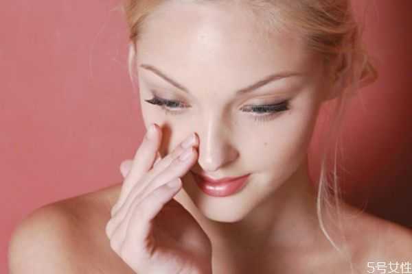 粉底液太干了怎么涂?粉底液太白了怎么办 粉底液太干了怎么涂?粉底液太白了怎么办