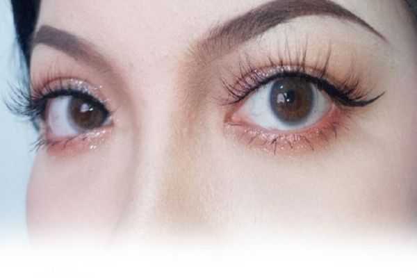 怎么贴假睫毛？假睫毛的贴法步骤