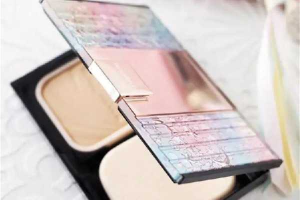 粉饼和散粉哪个更好用一些?有什么区别? 粉饼和散粉哪个更好用一些?有什么区别?