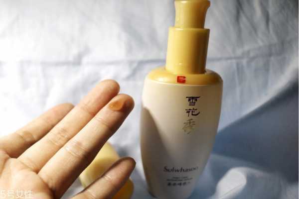 雪花秀润燥精华适合油皮吗