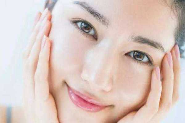 精华能天天用吗？精华能涂在眼睛周围吗