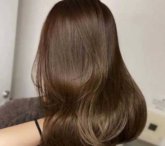 最洋气显白减龄的发色 十款热门显白发色推荐