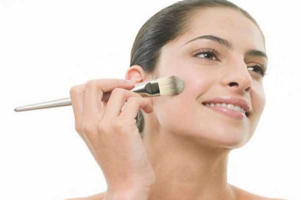 涂完粉底液需要定妆吗?涂完粉底液还要涂什么 涂完粉底液需要定妆吗?涂完粉底液还要涂什么