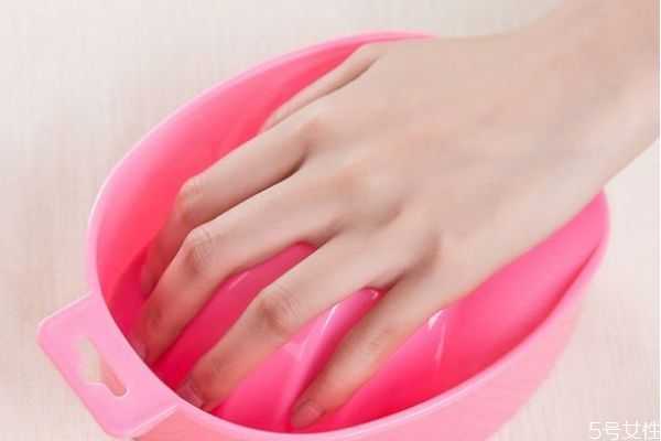 指甲油怎么卸？卸指甲油的方法有什么