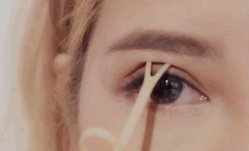 双眼皮贴在化妆哪步骤 双眼皮贴在化妆哪步骤