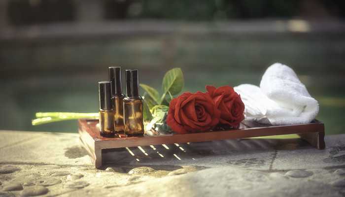 玫瑰精油能直接涂脸吗 玫瑰精油能直接涂脸吗