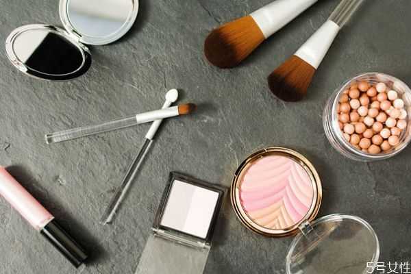 散粉开封一年还能用吗 散粉过了保质期不能再用