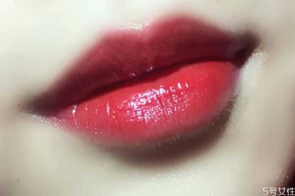 冬天涂哑光口红还是滋润