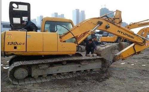 一台挖掘机需要多少钱