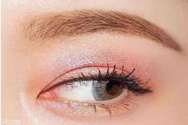 液体眼影好不好用？液体眼影和粉质哪个好