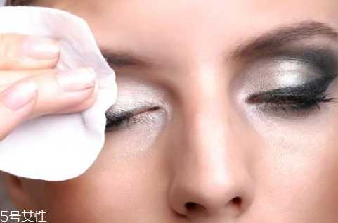 卸妆会伤害皮肤吗