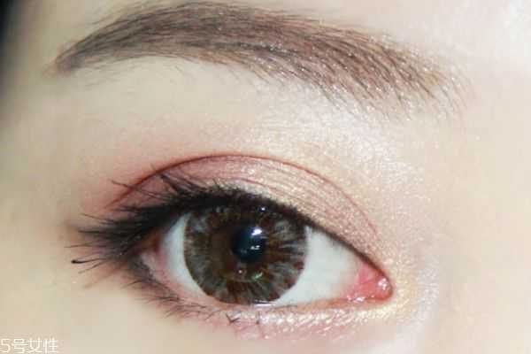 粉紫色眼妆怎么画？粉色和紫色眼影的画法