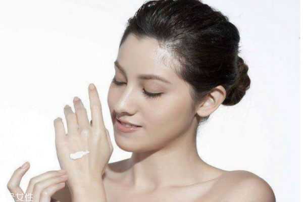 经期老长痘痘怎么办