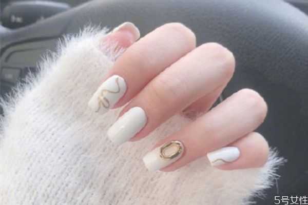 秋冬美甲选什么颜色？美甲选颜色有什么技巧