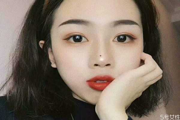 戴美瞳可以拍证件照吗？为什么不能戴美瞳拍证件照