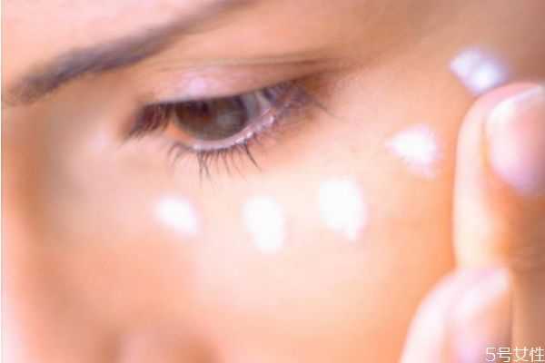 为什么要妆前打底 如何做好打底工作