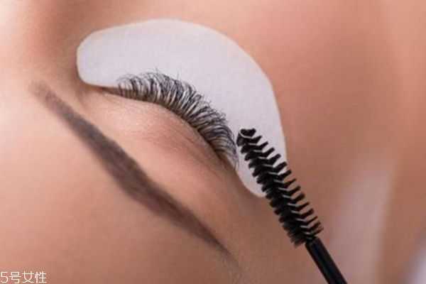 睫毛下垂不翘怎么办 睫毛下垂不翘怎么办