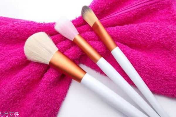 如何挑选化妆刷？化妆刷的选择