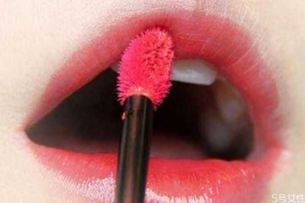 唇釉可以用洗面奶卸吗？唇釉用什么卸得干净