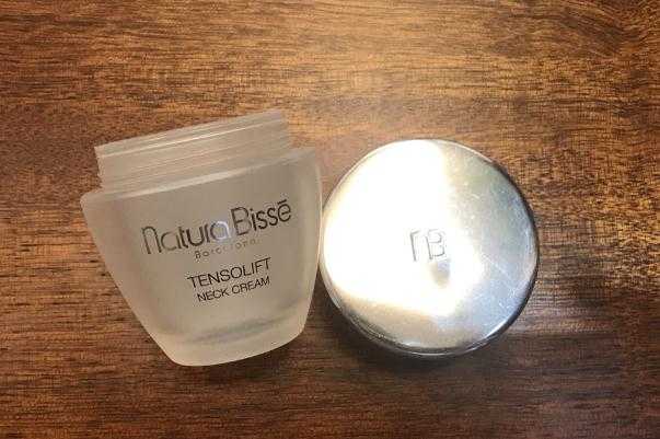 颈霜用了要洗吗?颈霜的功效和作用 颈霜用了要洗吗?颈霜的功效和作用