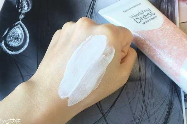 伊思素颜霜适合什么肤质