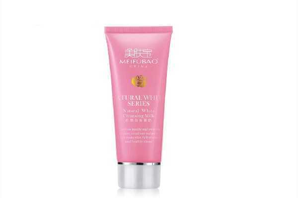 洗面奶要经常换还是固定用一种 洗面奶买贵的还是便宜的