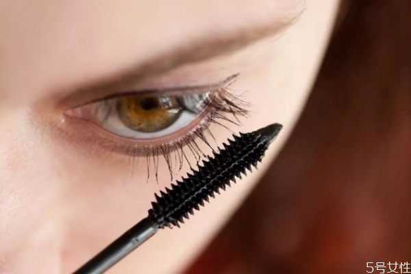 睫毛膏涂了睫毛会长吗?经常涂睫毛膏睫毛会变长吗 睫毛膏涂了睫毛会长吗?经常涂睫毛膏睫毛会变长吗