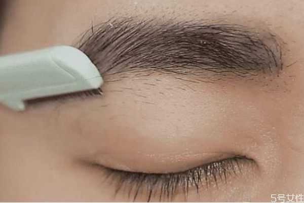没有修眉刀怎么修眉毛