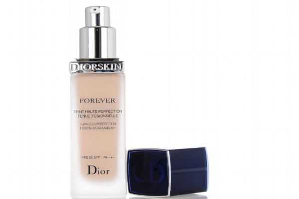 粉底液泵卡到盖子里怎么办 粉底液泵卡到盖子里怎么办