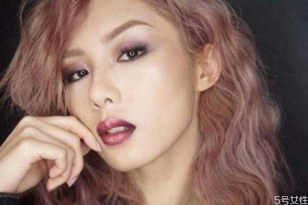 烟熏妆怎么画才好看？单眼皮怎么画烟熏妆好看