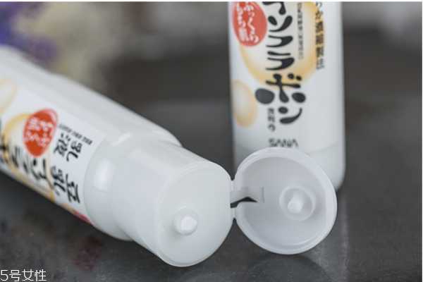 爽肤水先用还是乳液