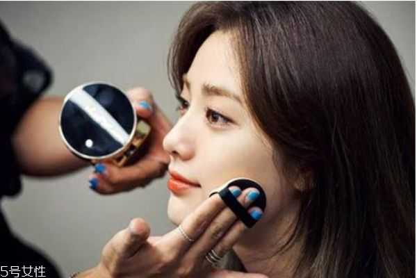 出门就涂个气垫可以吗?使用气垫之前要用什么 出门就涂个气垫可以吗?使用气垫之前要用什么