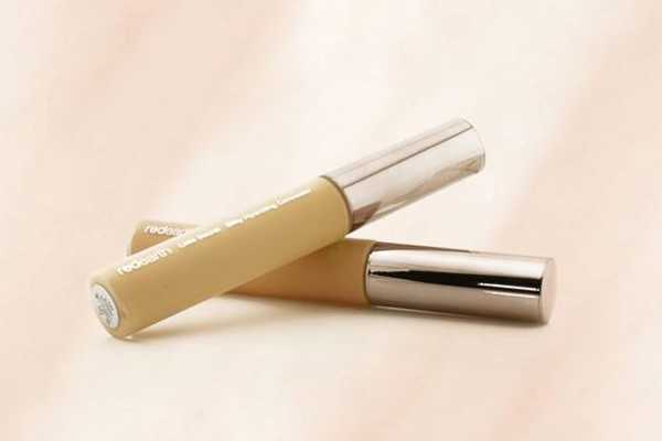 遮瑕液和粉底哪个先用？