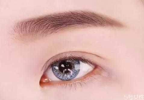 浅色眉毛适合什么肤色