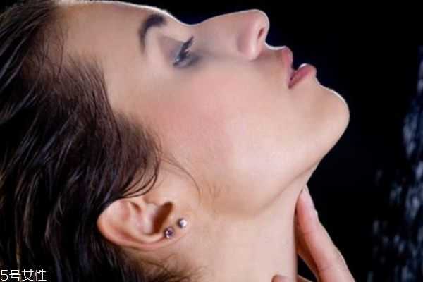 欧缇丽皇后水适合干皮吗