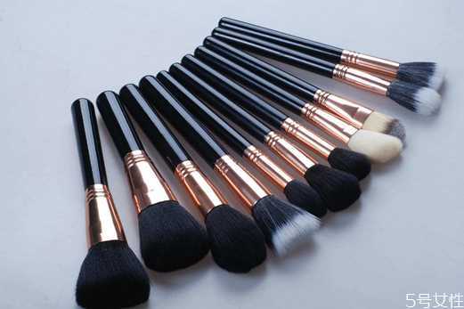 化妆刷能用美妆蛋清洗液洗吗 化妆刷能用美妆蛋清洗液洗吗