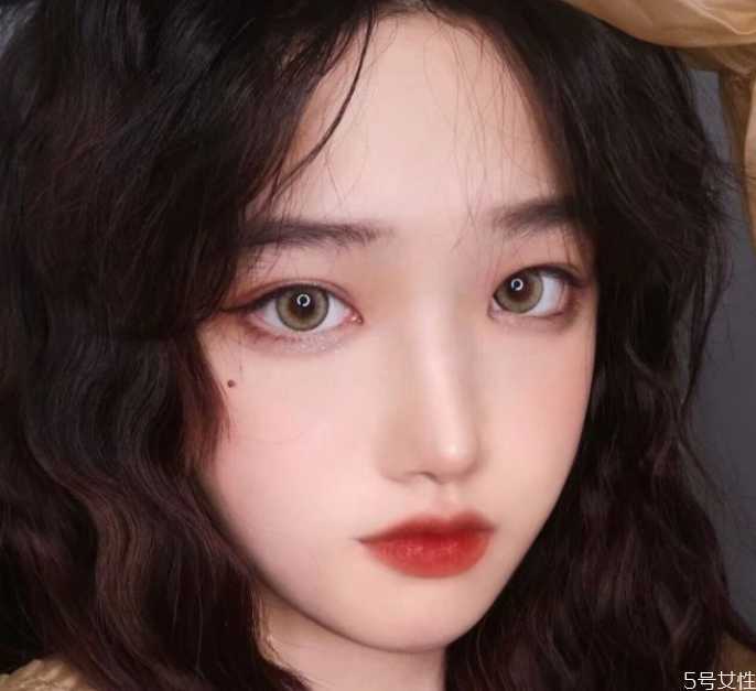 美瞳环状花纹适合什么人 美瞳环状花纹适合什么人