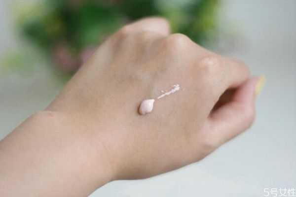 美颜霜涂过还需要用隔离吗 涂了素颜霜后还要涂隔离吗