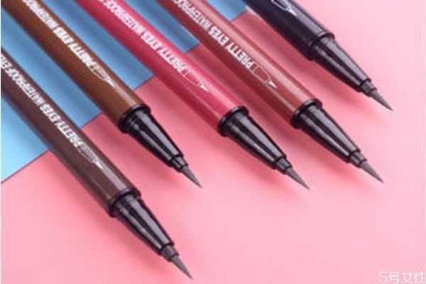 肤色暗黄适合用棕色眼线笔吗?眼线笔买黑色还是棕色 肤色暗黄适合用棕色眼线笔吗?眼线笔买黑色还是棕色