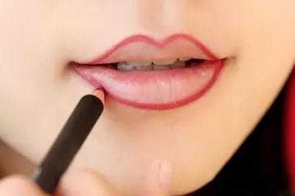 唇线笔怎么使用?用对方法才不容易掉色 唇线笔怎么使用?用对方法才不容易掉色