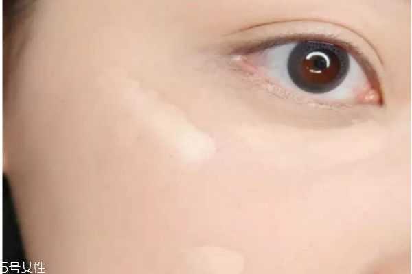 遮瑕粉底液怎么用