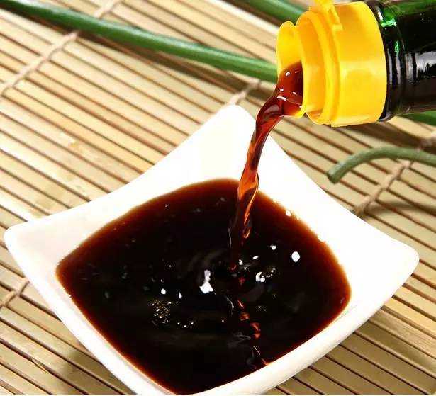 鱼刺卡喉咙解决方法