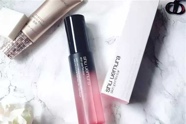 定妆喷雾和散粉可以一起用吗